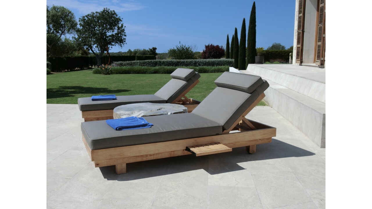 Teak Sunbed mit wetterfesten Kissen, mit Ausziehtischen