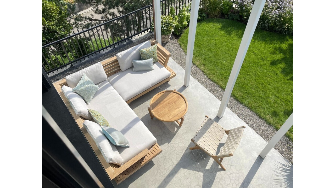 Teak Akira Lounge mit wetterfesten Kissen und Soho chair