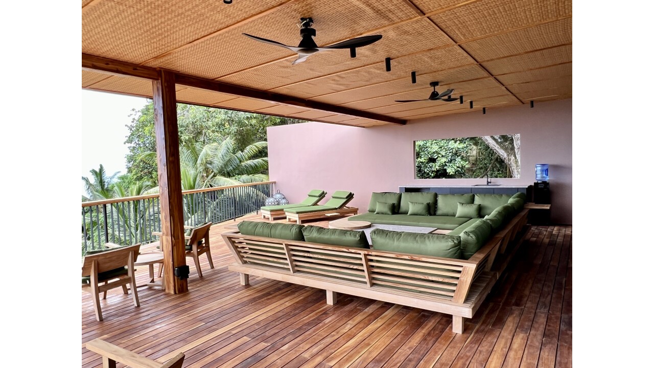 Teak Akira Lounge, Chairs and Sunbed's mit wetterfesten Kissen