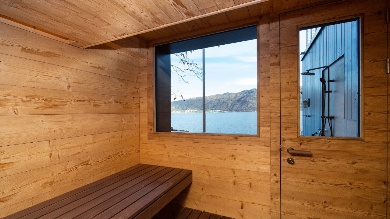 Das Fenster bietet einen wunderbaren Blick auf den Zugersee