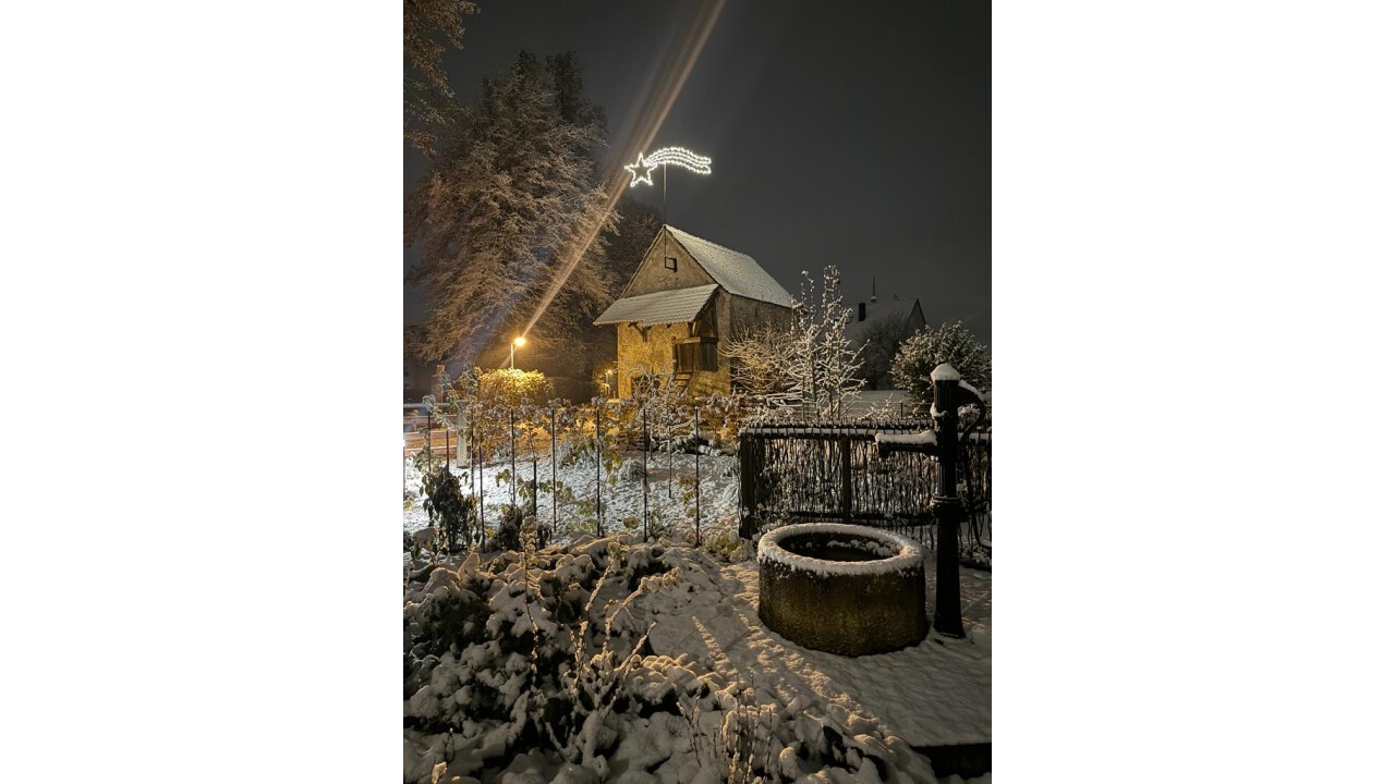 Massgefertigter Brunnen, auch im Winter eine zauberhafte Gartendekoration