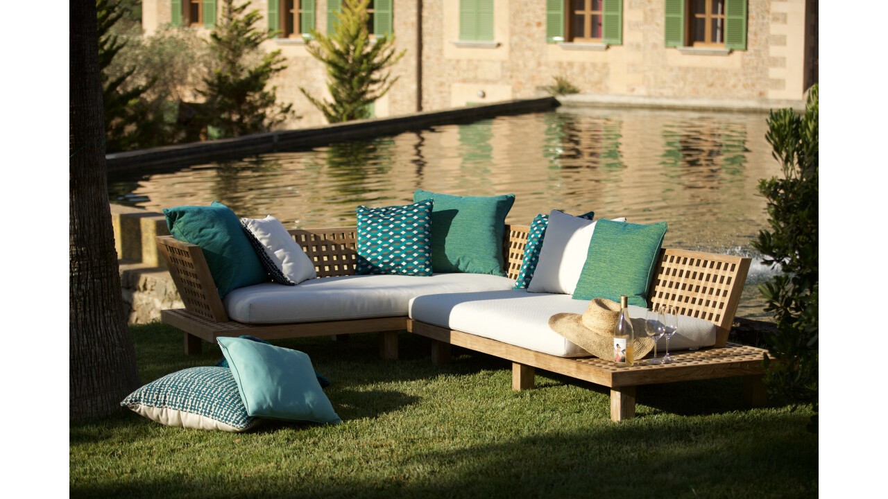 Teak Saikoro Lounge with weatherproof cushions