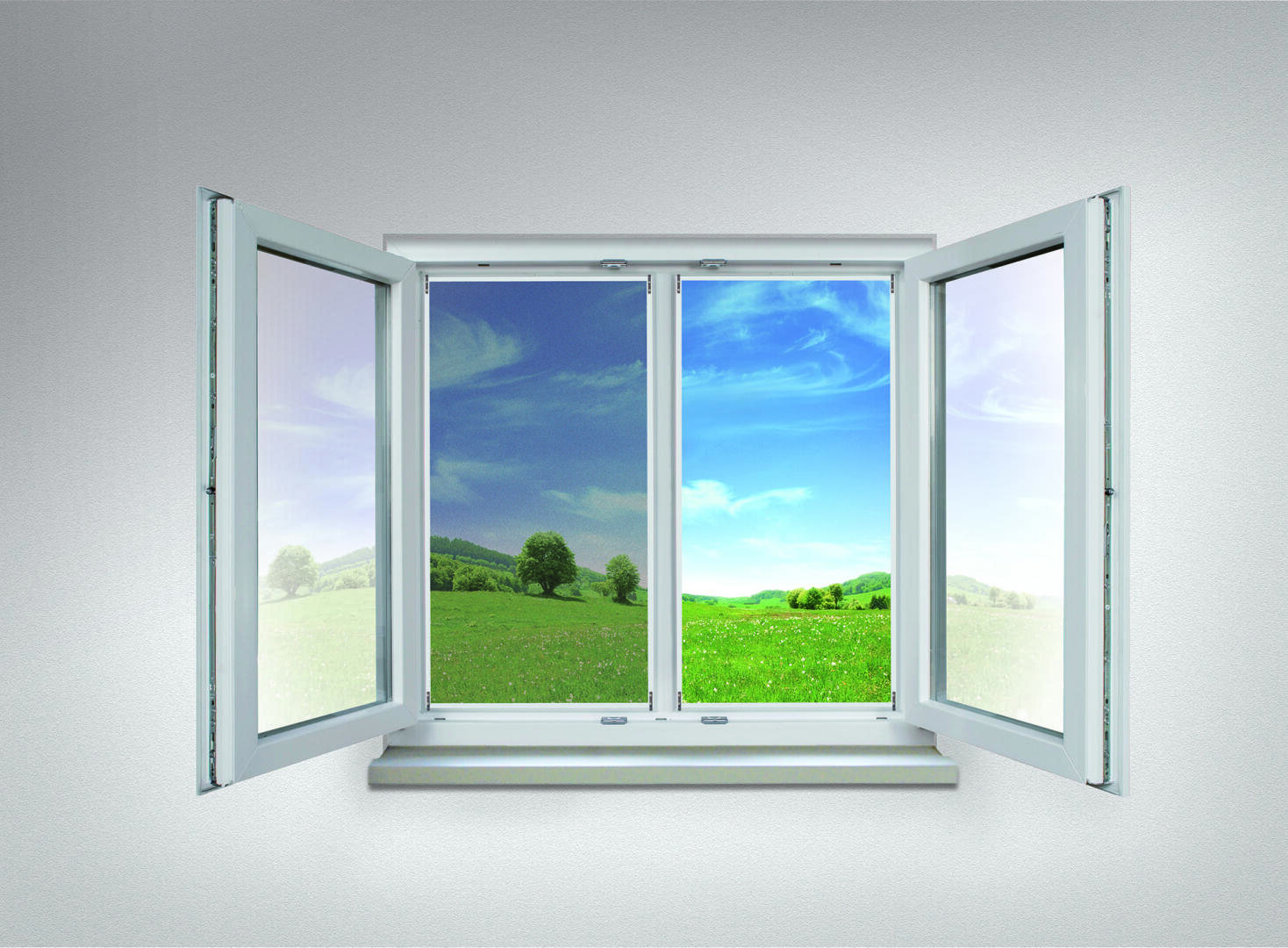 Ein offenes Fenster mit weißem Rahmen gibt den Blick frei auf ein grünes Feld, Bäume und sanfte Hügel unter einem blauen Himmel mit Wolkenfetzen. Die Wand um das Fenster herum ist schlicht und hell gehalten.