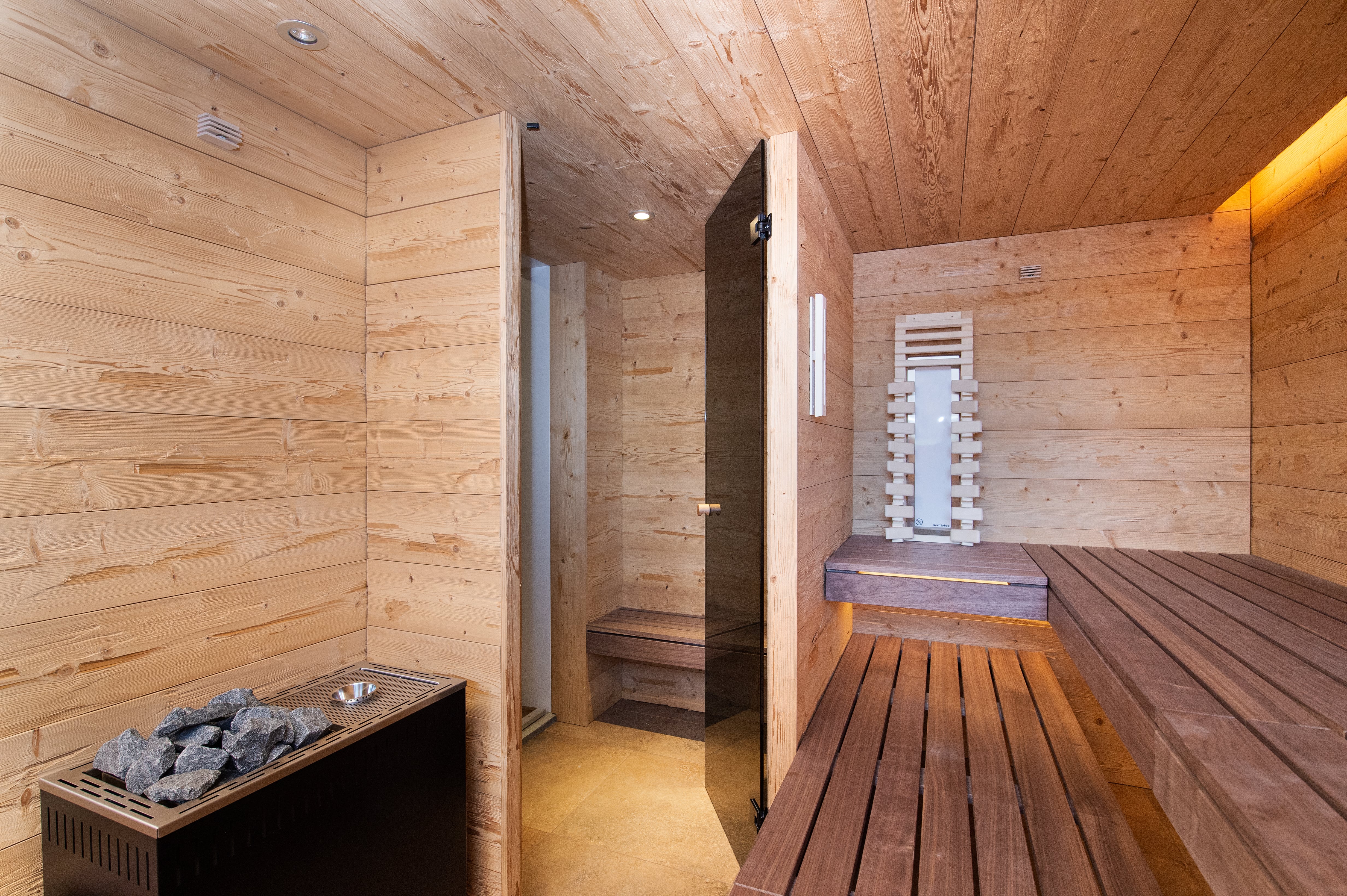 Kueng_wellness_Sauna_zugersee_5-min-2.jpg (3.3 MB)