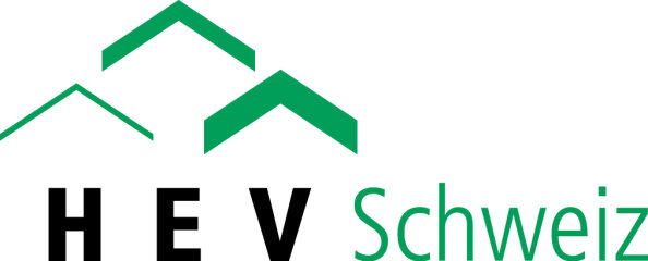 Logo des HEV Schweiz mit drei grünen Dachumrissen über fetten schwarzen Buchstaben HEV und dem Wort Schweiz in Grün auf weissem Hintergrund.
