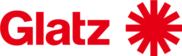 Das Bild zeigt das Wort Glatz in fetten roten Buchstaben neben einem roten, asteriskenähnlichen Sonnenaufgangssymbol auf hellem Hintergrund.