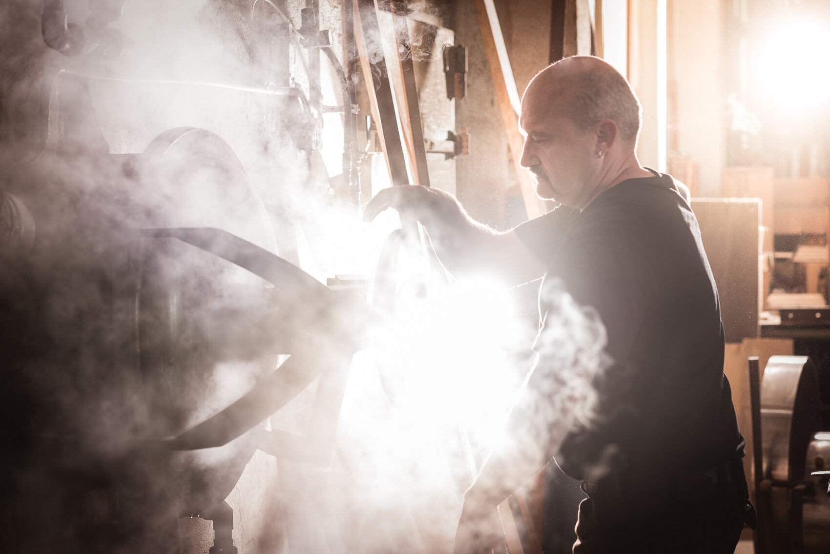 Dampfgebogenes Massivholz für Architektur, Interior Design, Möbelbau und Spezialbereiche wie Schlitten, Wagenräder oder Musikinstrumente